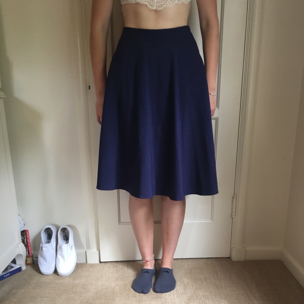 Navy midi Mod Cloth skirt!